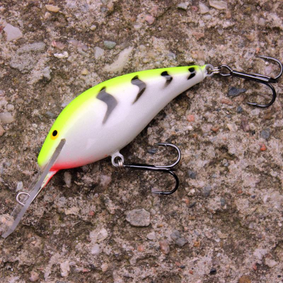 Wobler na štiky Bonito Ploc 7cm barva SFC Tiger s háčky BKK plovoucí