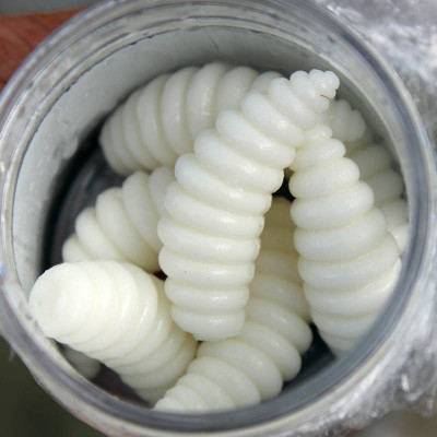 Harmony Baits Larva XL 37mm 7 pcs barva 001 White příchuť sýr