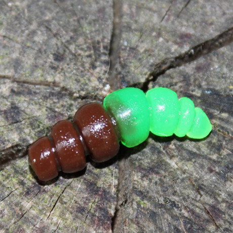 Harmony Baits Larva Apod FAT 32mm barva 002 Dark Brown Chocolate + 010 Tequila 9 pcs příchuť sýr