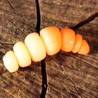 Harmony Baits Larva Apod FAT 32mm barva 002 Cheese +05 Orange 9 pcs příchuť sýr
