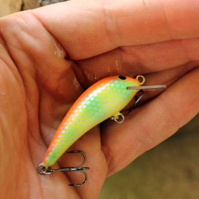 Wobler Bonito Sandacz 5cm barva 15 sinking BKK Hooks