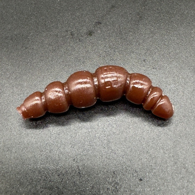 Harmony Baits Larva Apod 43mm 9pcs barva 024 Dark Chocolate 9 pcs příchuť sýr