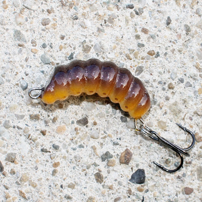 Wobler Revol Baits Housenka 32mm 2,6g plovoucí bronzovo-žlutá