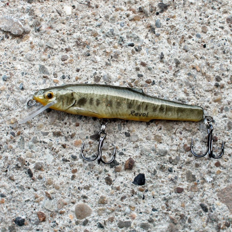 Wobler Revol Baits Strzebla 63mm 3,2g plovoucí olivová se žlutým bříškem